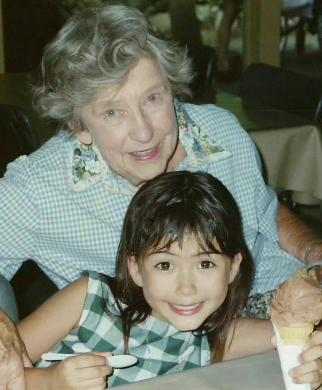 昆凌和奶奶，杰伦和外婆 