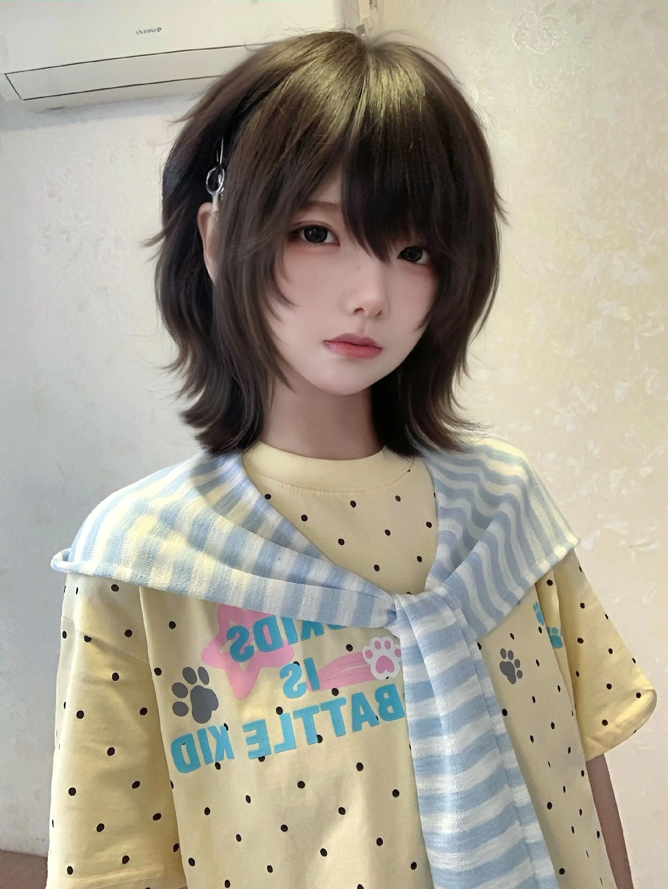 她是个短发女孩，我会一直爱她到长发。