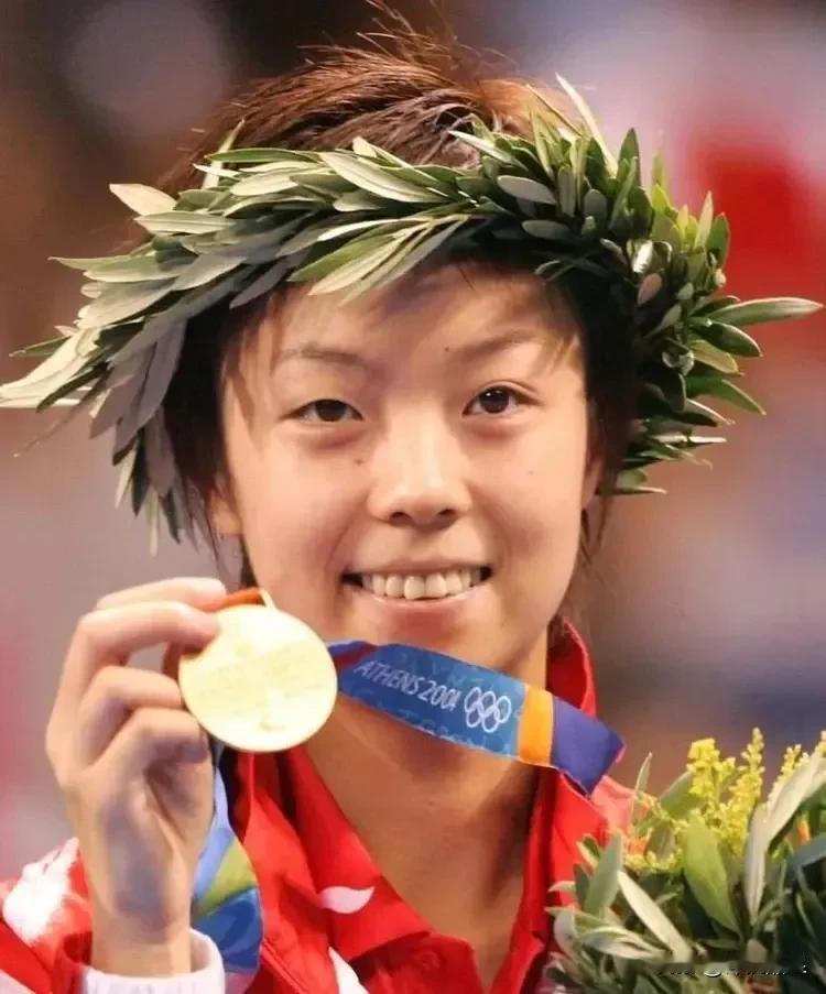 女乒一姐们也输过外战！
中国女乒史上有5人拿到过大满贯，她们是邓亚萍（23岁）、