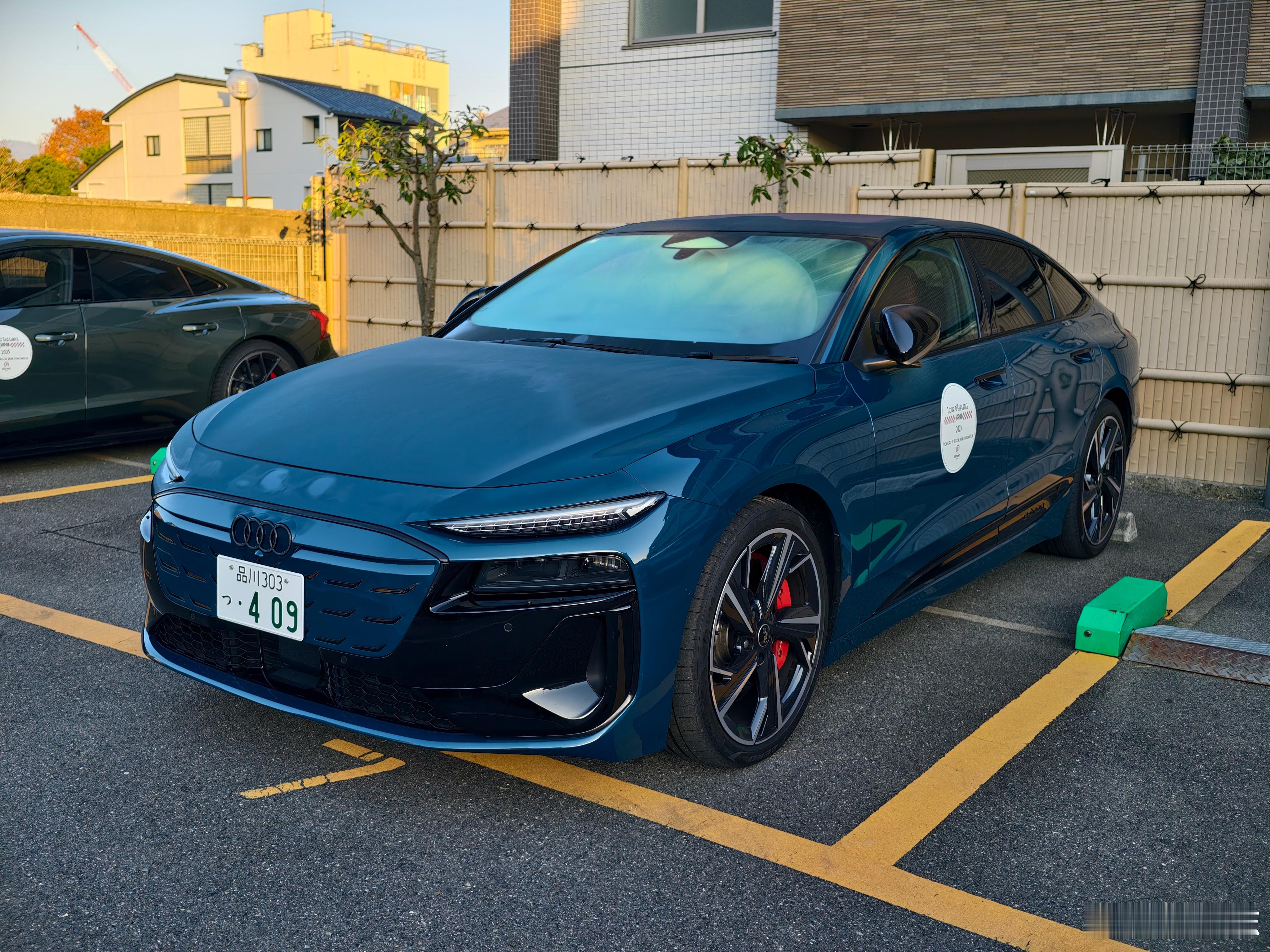 型车街拍京都偶遇奥迪S6 e-tron，属于目前大众PPE纯电平台最猛的车型之一