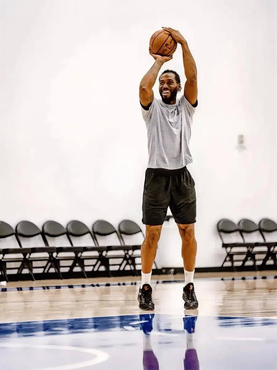 NBA现役中投水平最高的10位球员：

1、科怀-莱昂纳德
2、凯文-杜兰特
3