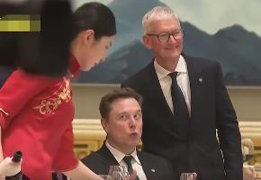 黄仁勋和马斯克在晚宴上迥乎异常的表现受到关注！

这个生动画面，来自5月14日晚