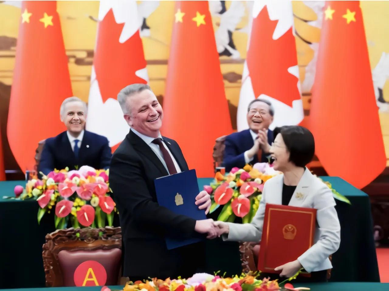 中加签约官宣！加拿大反水美国，这步棋太绝
中加现场签约敲定合作，加拿大总理卡尼笑