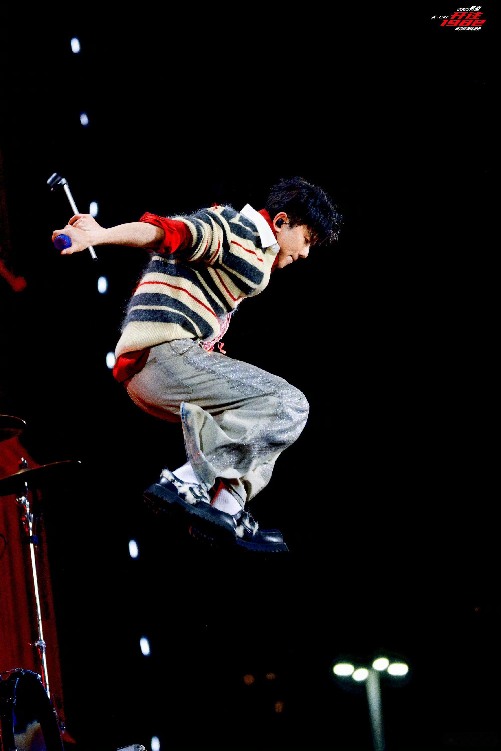 张杰别递麦了我唱不上去 杰哥，太高了，我想但是唱不上去啊！ 