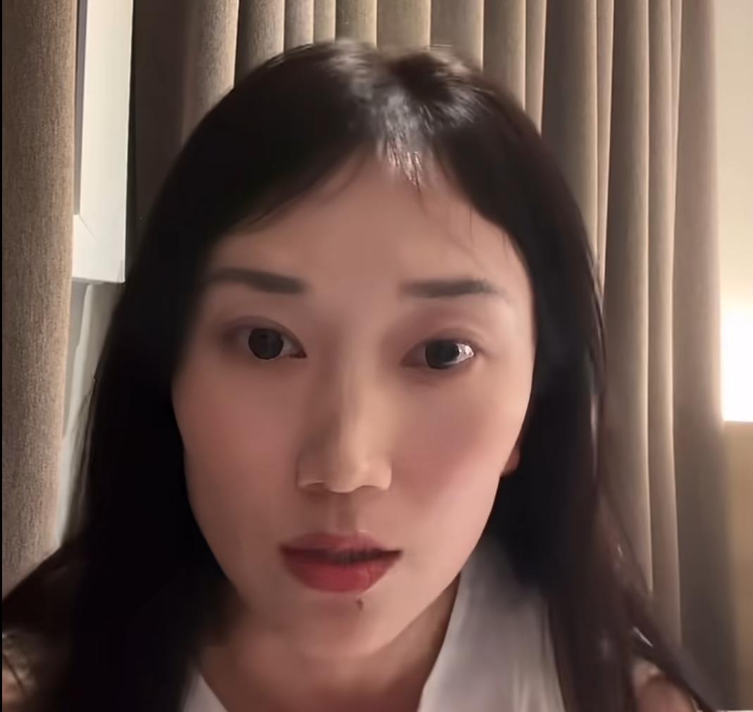 林丽隔空喊话厉大哥那段，我反复看了几遍。
一个大哥，专门跑到天津，进门不到两分钟