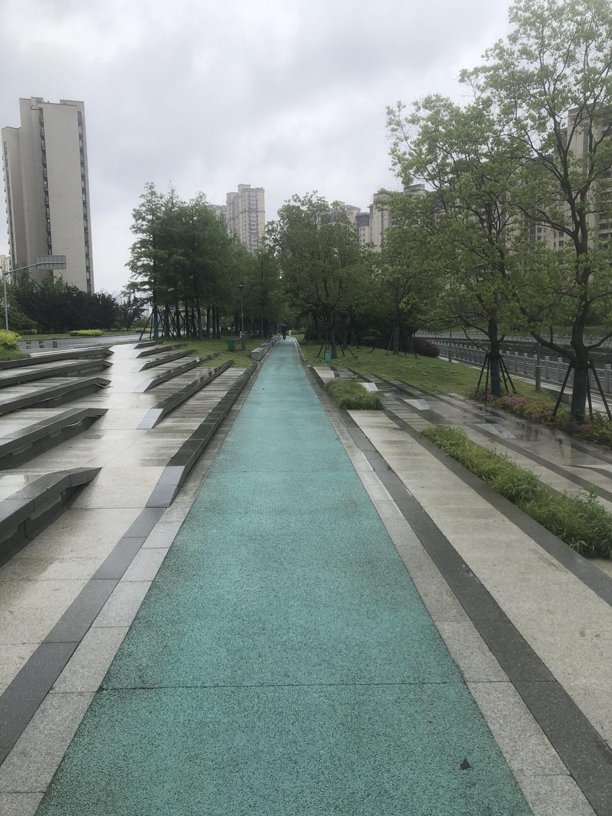 我的今日状态：😁轻松愉快
我这里的天气：🌤️多云
今天常州小雨转多云，凉丝丝