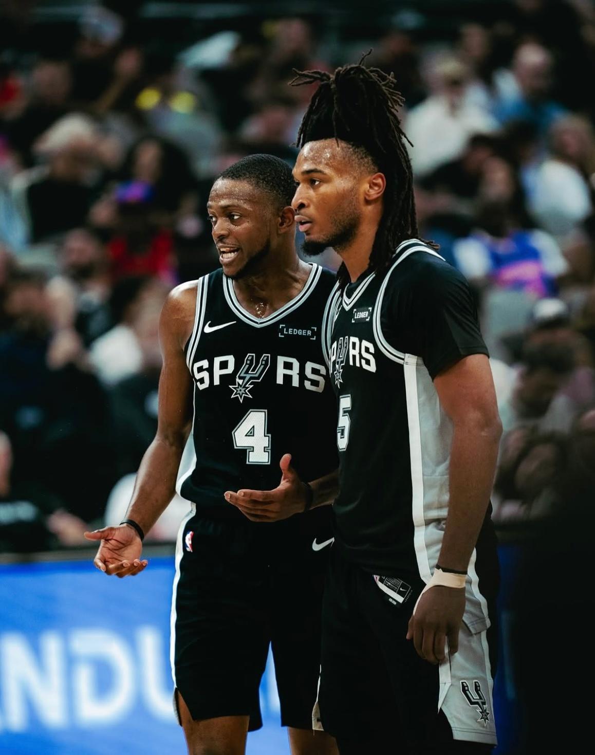 晚安马刺 成长从不是必须做成什么大事，而是每天比昨天多懂一点、多会一点。晚安刺蜜