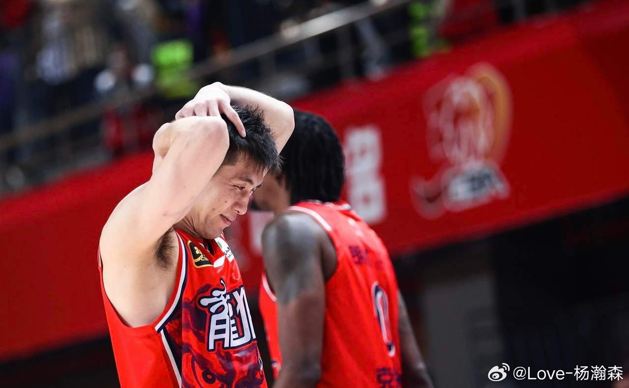 看郭艾伦比赛这么多年，从未见过他连续出现这么多伤病，而且还一次比一次重，同时他的