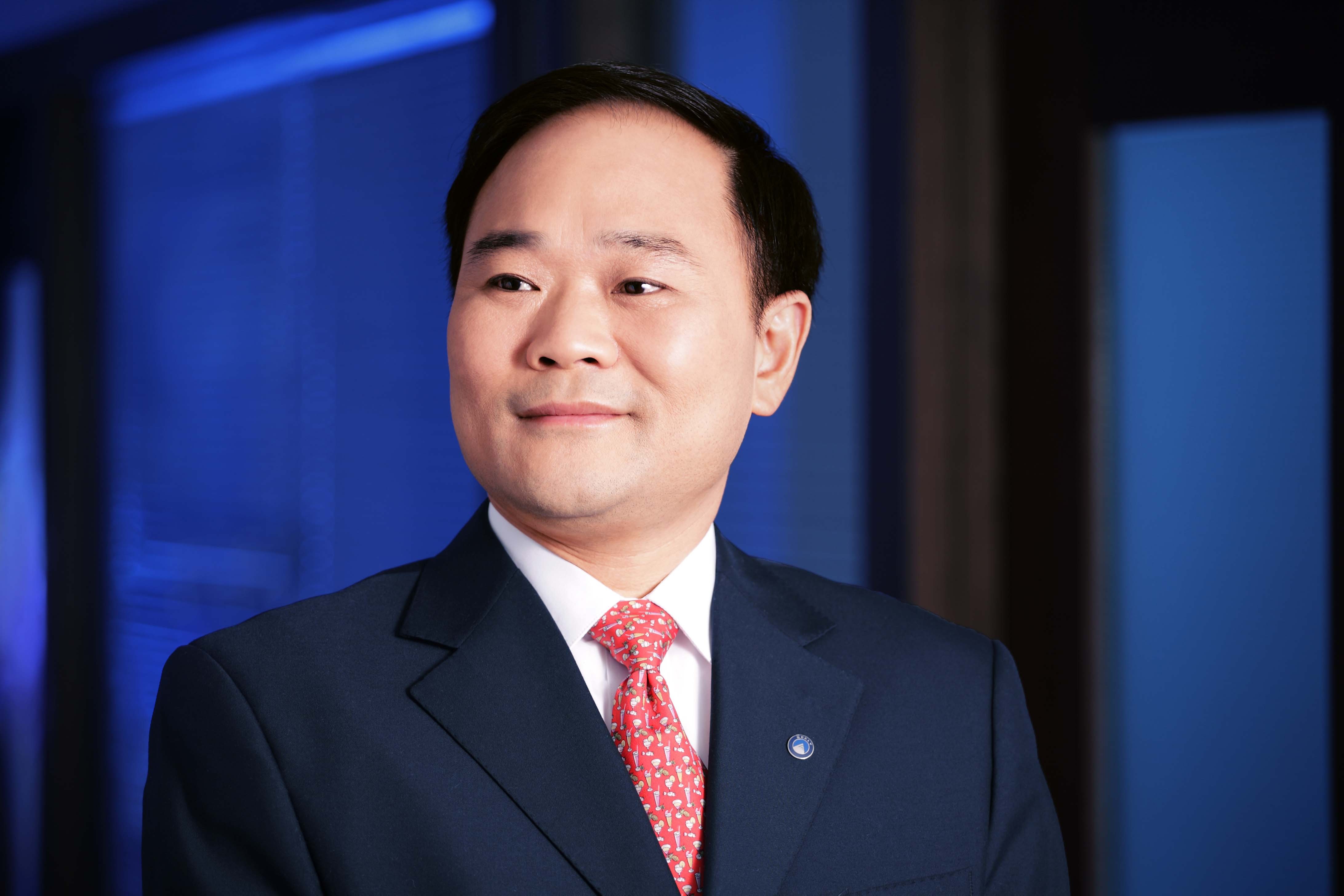 【吉利汽车宣布管理层调整：李书福辞任董事会主席，安聪慧接任】#李书福辞任吉利汽车