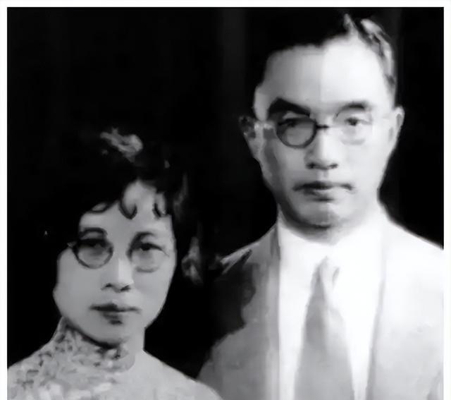 1928年3月，任弼时被捕，在他押往安庆的路上，突然遇到了老熟人，两人四目相对，