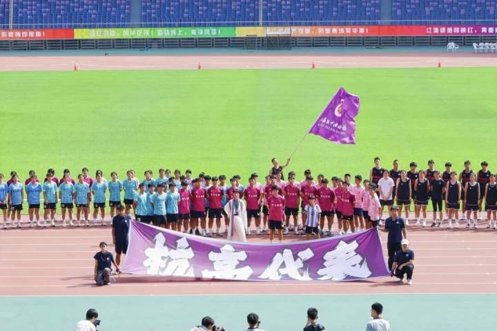 高考首考成绩出分，两个发挥出色的考生分享成长经历:初升高时选一所适合的高中很重要！