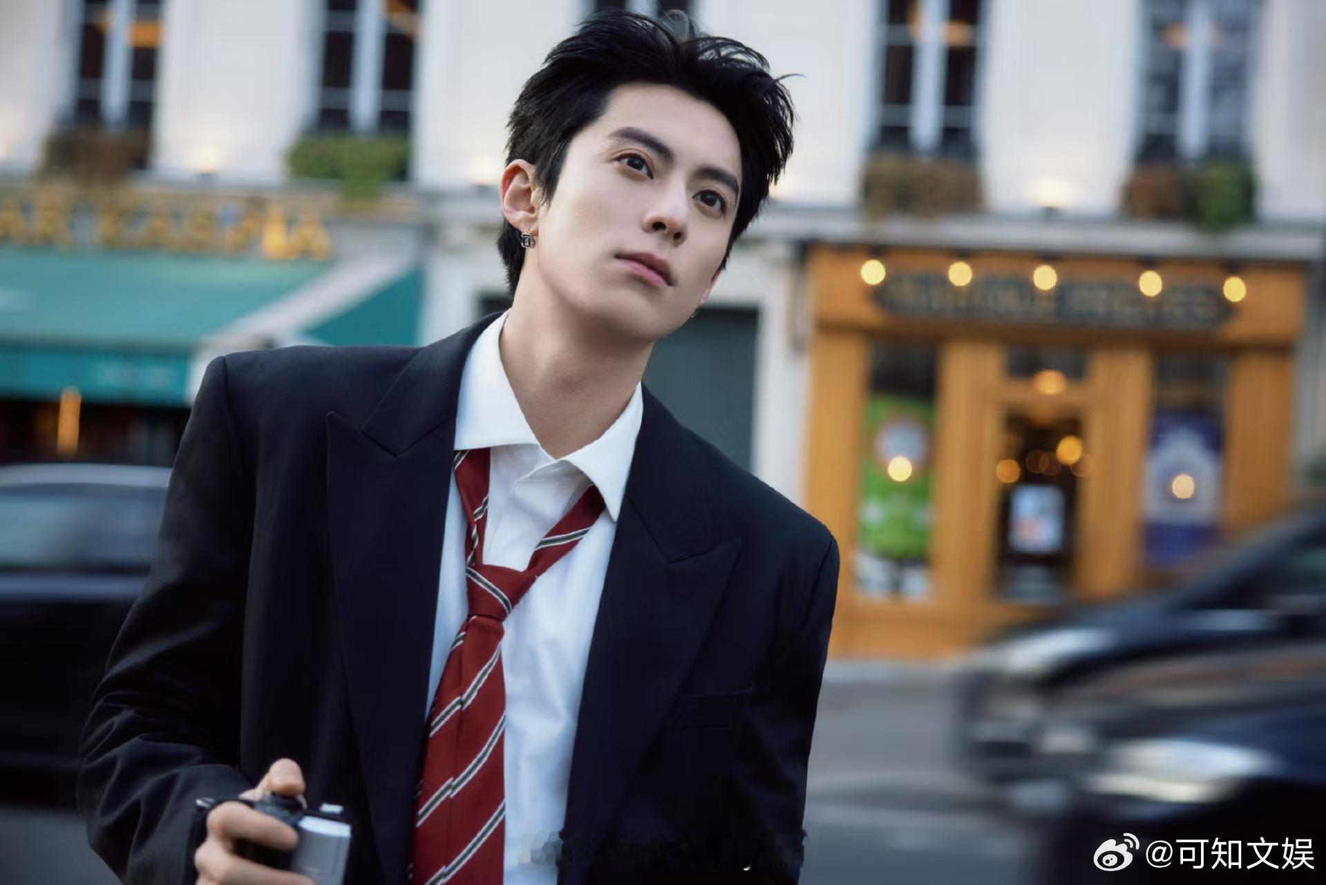 王鹤棣学长风写真王鹤棣出道八周年发博王鹤棣出道八周年发博，帅，确实很不错 ​​​