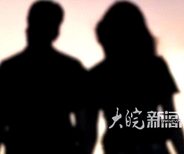一个工作月薪只有5000的普通打工人，居然能给网恋女友转账141万，最后还被无情
