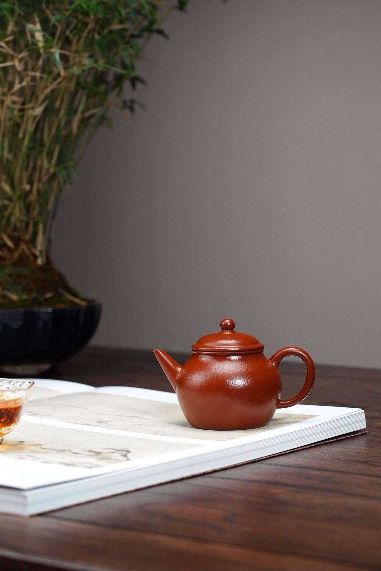 年轻人躺平是对现实残酷社会无奈的反抗。就页难，没有背景没有关系只有靠边站；感情与