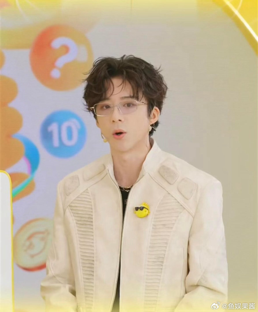 刘宇宁万物皆可转 笛子铲子麦架在他手里像是被施了魔法，听话得不像话。转笔：我不是