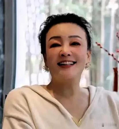 兰姐今天发了个新视频，在东京千代田区工地拍的，跟小汪小梅俩人去看绿茶水工项目了。