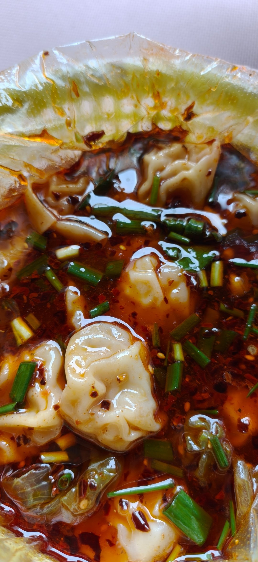 今日份红油馄饨 