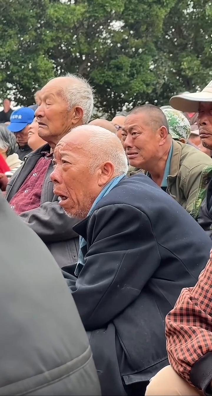 你总说生儿做了那会儿就没见你喝尿，我坐我身上再也不想去喝尿。