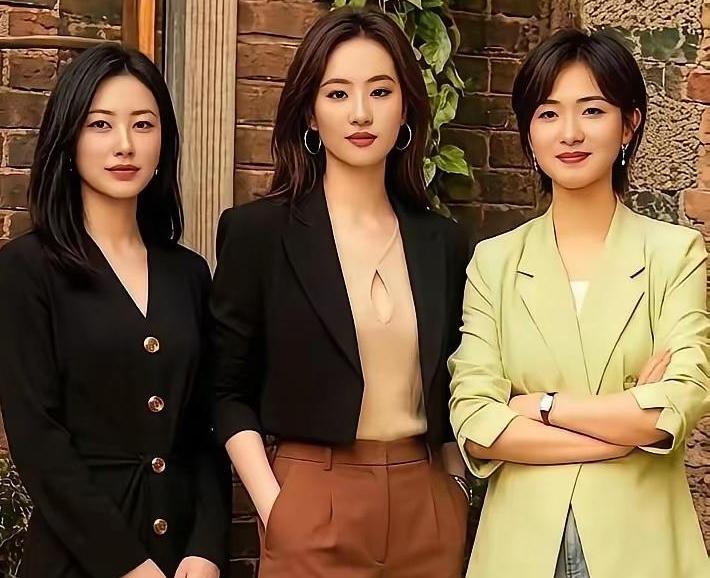 谁是你心中的完美女神？有人偏爱刘亦菲的惊艳，如画中仙子落入凡尘；有人钟情朱珠的妩