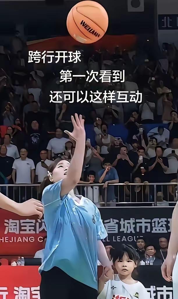 全红婵又一次让人由衷折服，赛场之上一个小小的举动，直接让无数网友看呆了。
 
一
