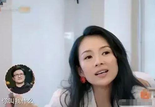 在一次节目中，谢娜因为打不开香槟，就使唤章子怡：“小章，你来开。”章子怡一下子愣