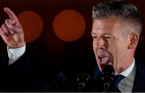 4月12号匈牙利国会选举的结果出来了，毛焦尔·彼得带着他的蒂萨党，直接拿下了国会