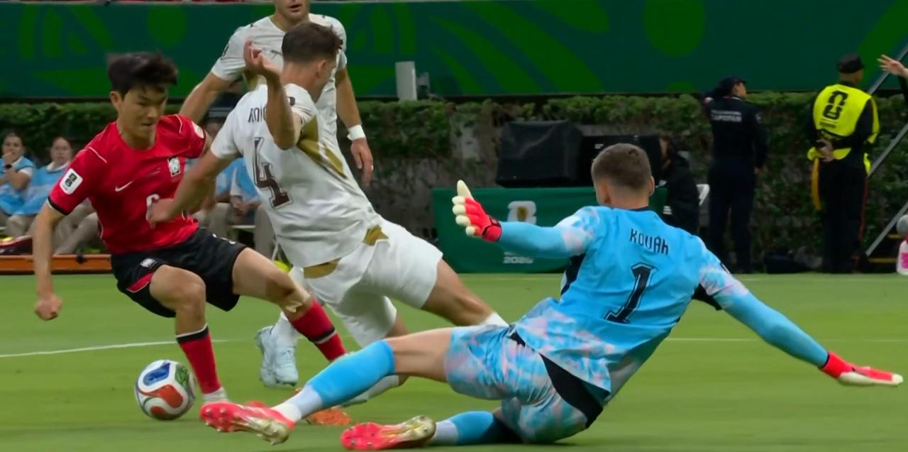 开门红！韩国2-1捷克。北京时间6月12日，世界杯A组第二场比赛，韩国对阵捷克。