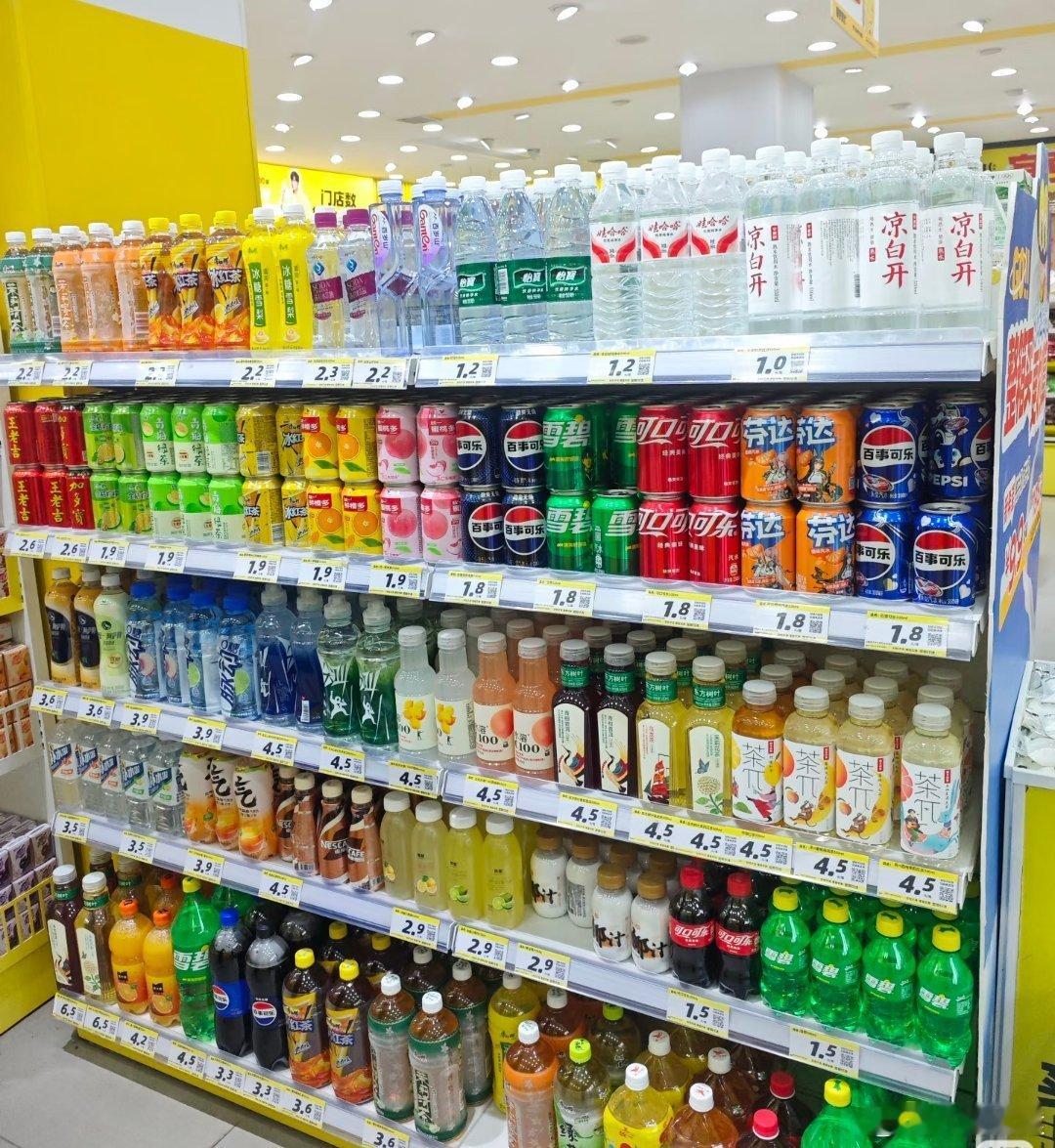 好想来零食回应这种零食店，买水是便宜，其他的零食散称其实也不便宜。 