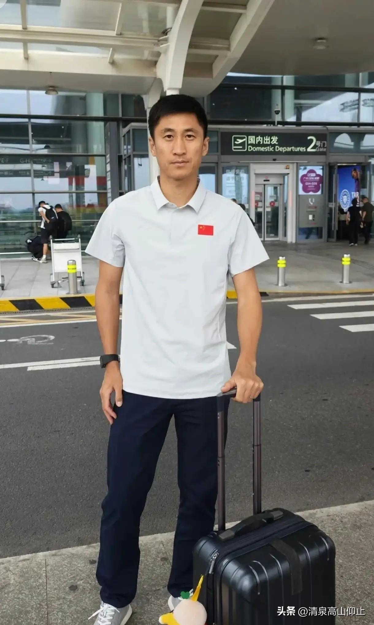中国人站到世界杯赛场！

昨晚的世界杯赛场，中国人再次出现在世界杯赛场，马宁成为