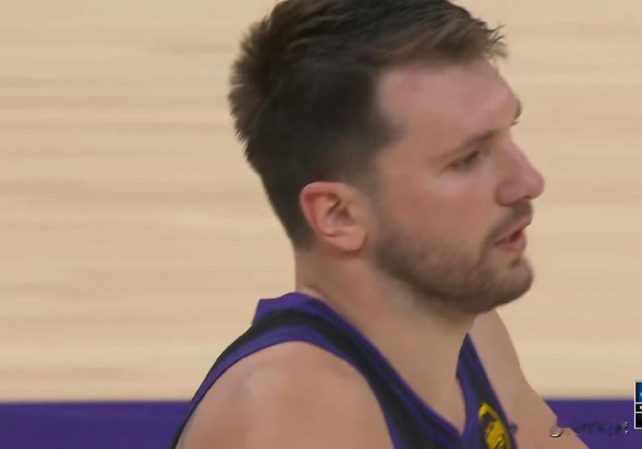 空位不投！东契奇谜之操作啊！

今天湖人队主场对阵魔术队的比赛，最后6.7秒，湖