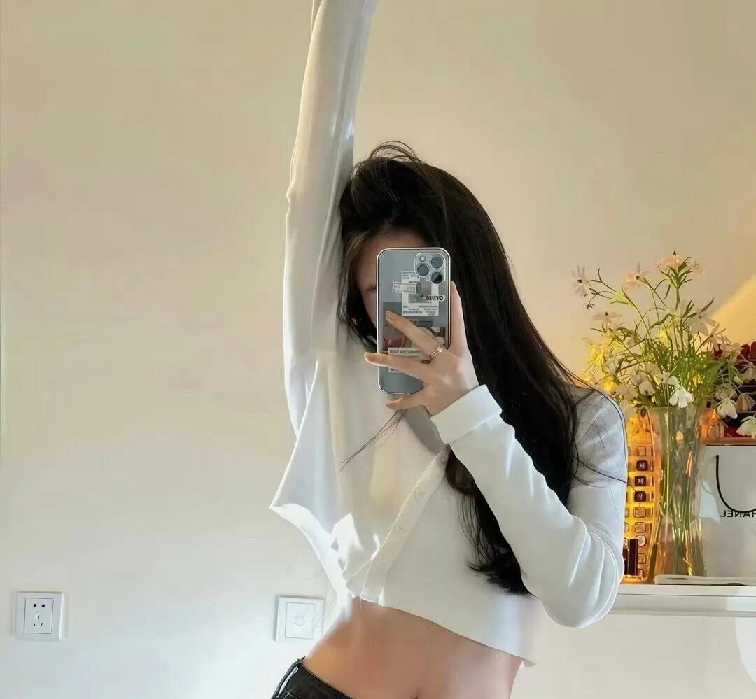 我以为踏这么多条船总会有个是真爱我的，结果一个都没有，我恨他们。 ​​​