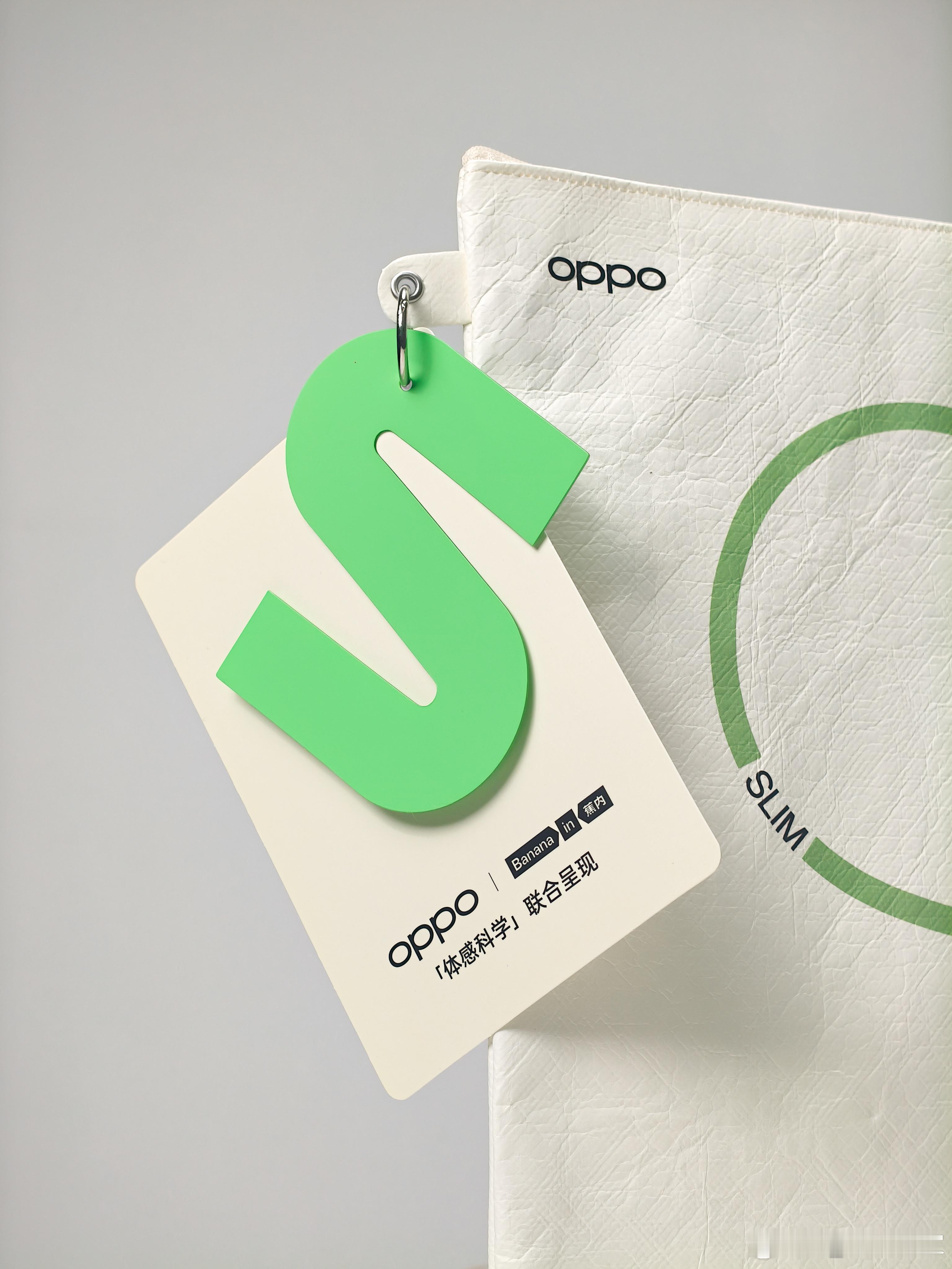 前几天收到OPPO Watch S x 蕉内联名礼盒。只想说，这表确实是我目前用