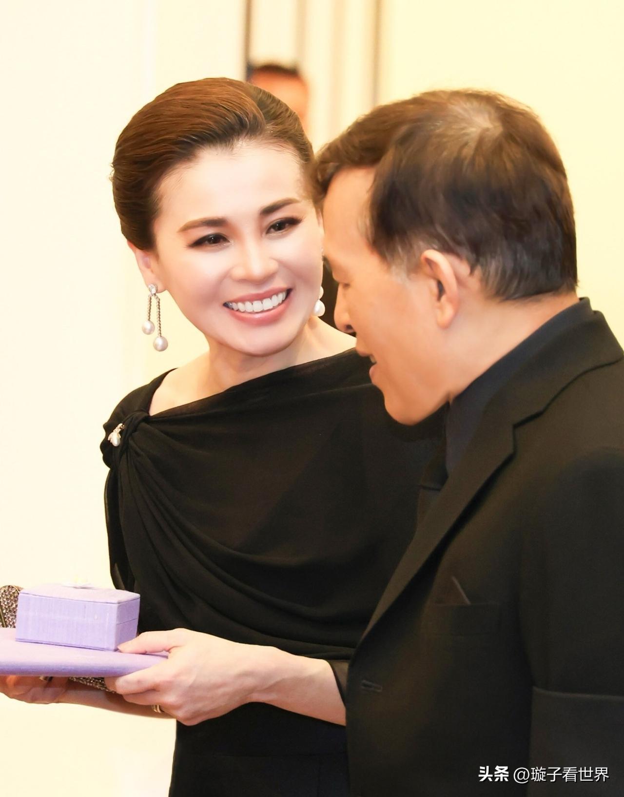 2026年6月7日，泰国国王和素提达王后一起出席活动，看了演出《雪绒花》～

娘