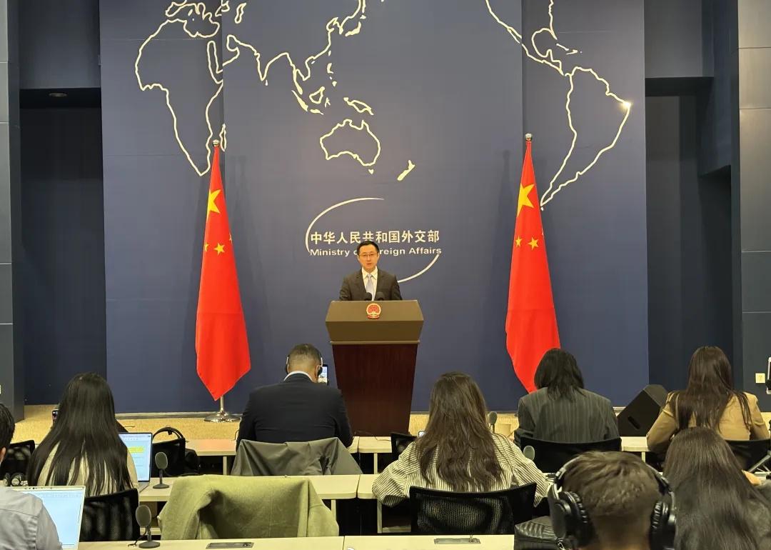 林剑表示，越来越多的事实已经浮出水面，该不法分子为自卫队的少尉官员，选择使馆的通