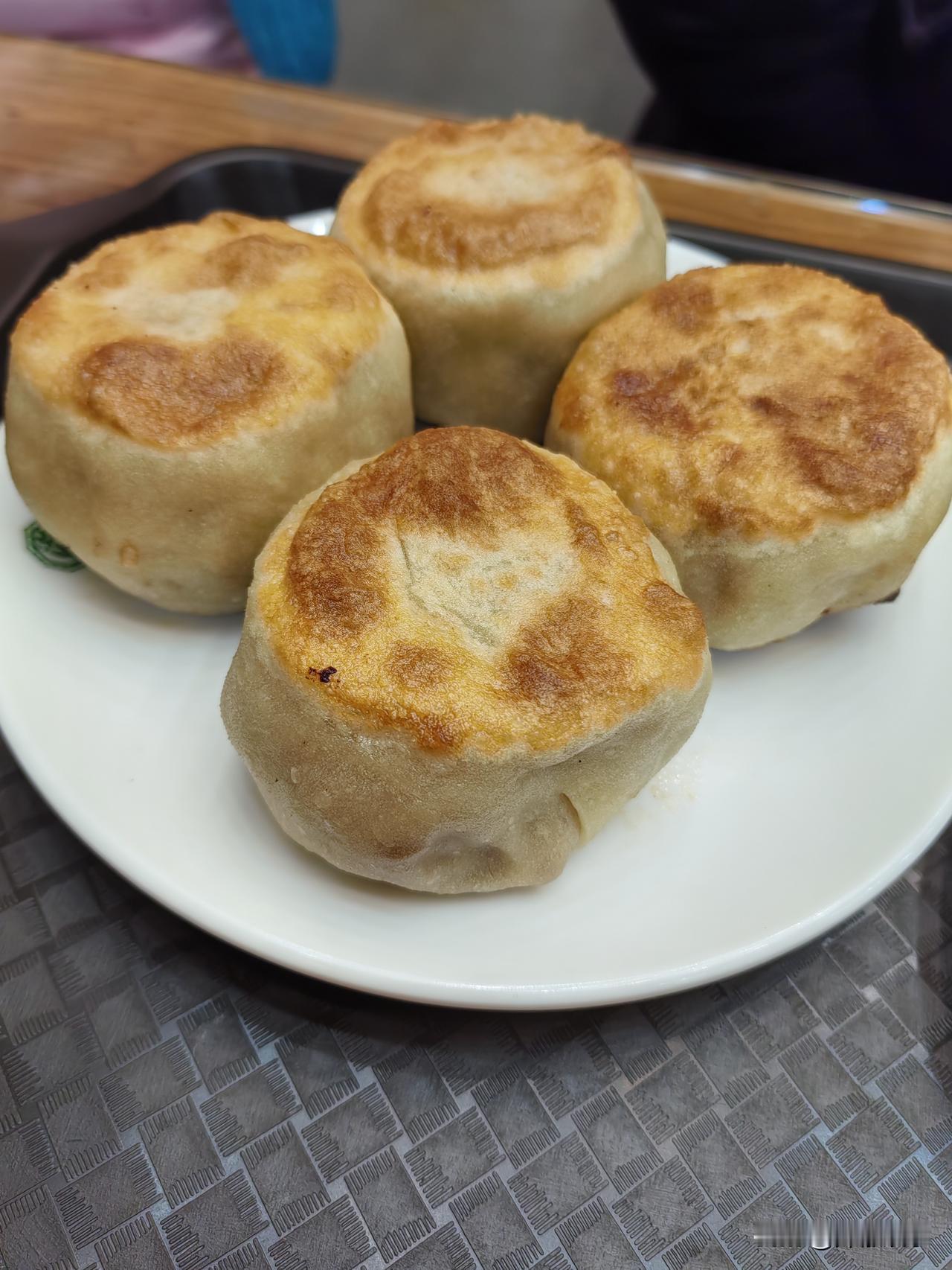 牛街的门钉肉饼，
果然名不虚传！