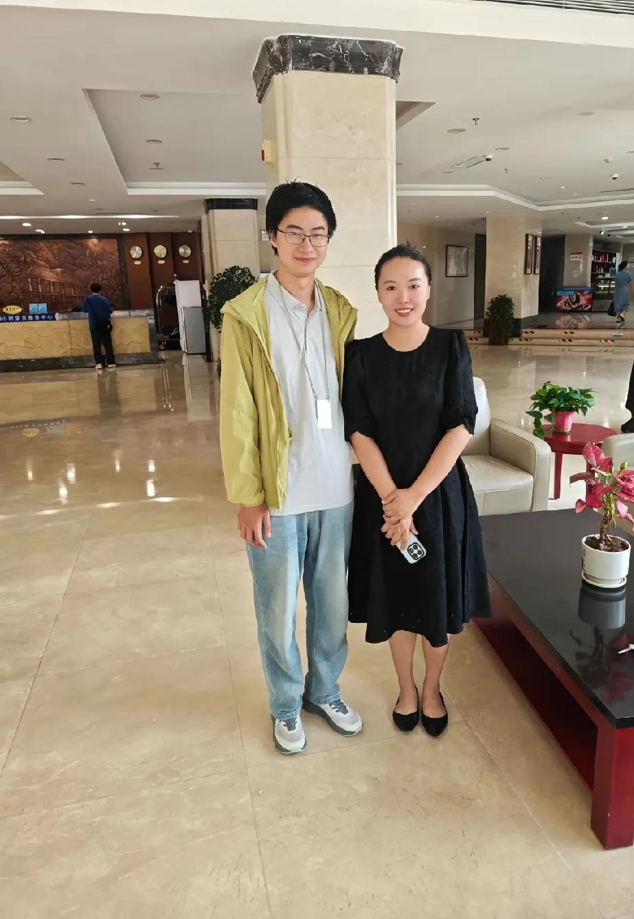 刷到网友线下偶遇庞众望，并且拍了合照，羡慕！原来真正的优秀从来都藏在骨子里！看着