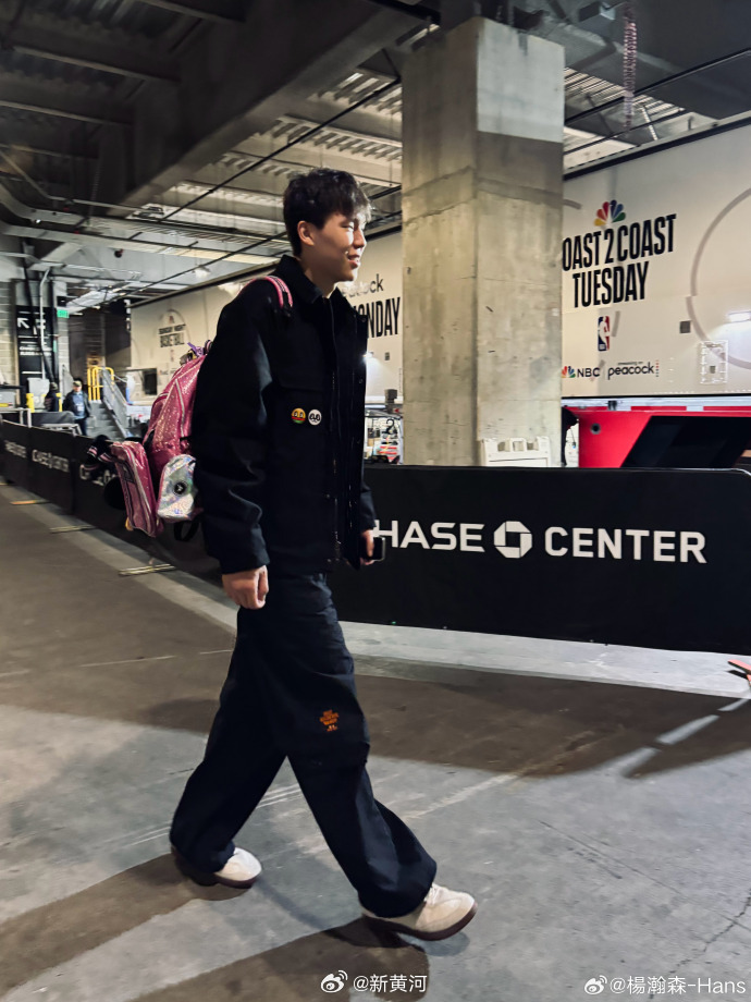【#杨瀚森回应入选NBA全明星新秀赛#】27日 ,官宣：恭喜代表撕裂之城混音队入