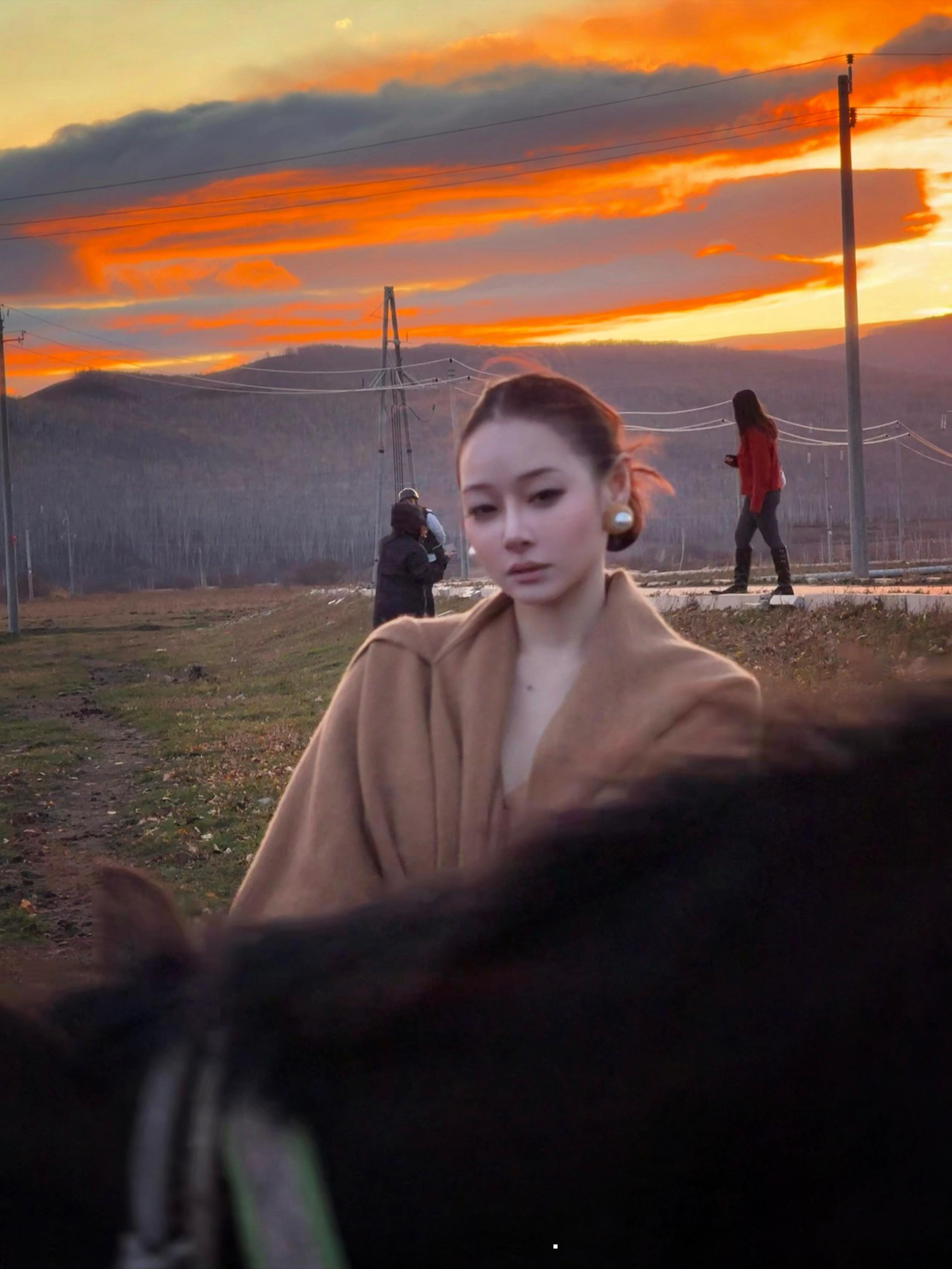 秋天，列巴，沙果，马背，冰牛奶。在额尔古纳河，过一种朴素的日子。  ​​​