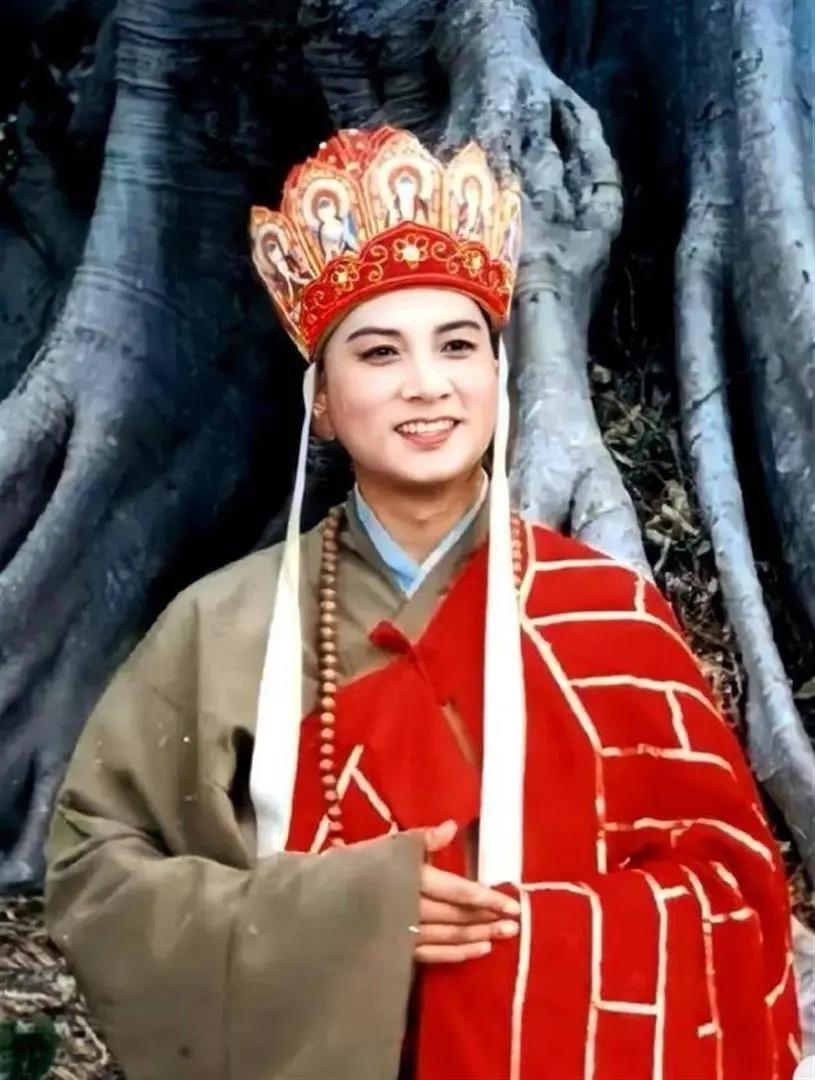 别小瞧唐僧，他才是西游藏得最深的大佬。一路看似软弱爱哭，实则步步示弱布局，把悟空