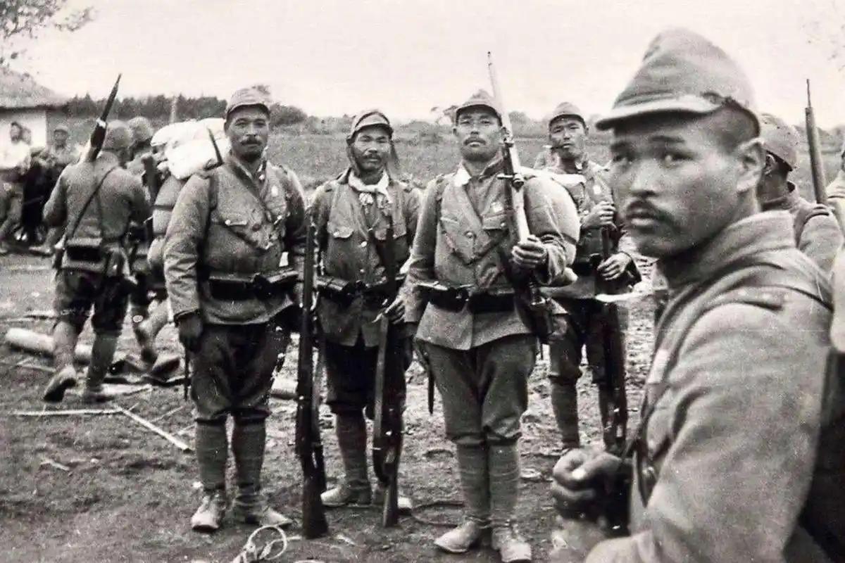 最近日本政客又在妄图篡改历史。他们真忘了当年在南京是怎么挨揍的？今天咱们就聊聊，