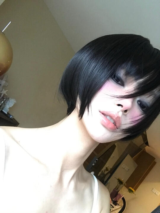 短发女人