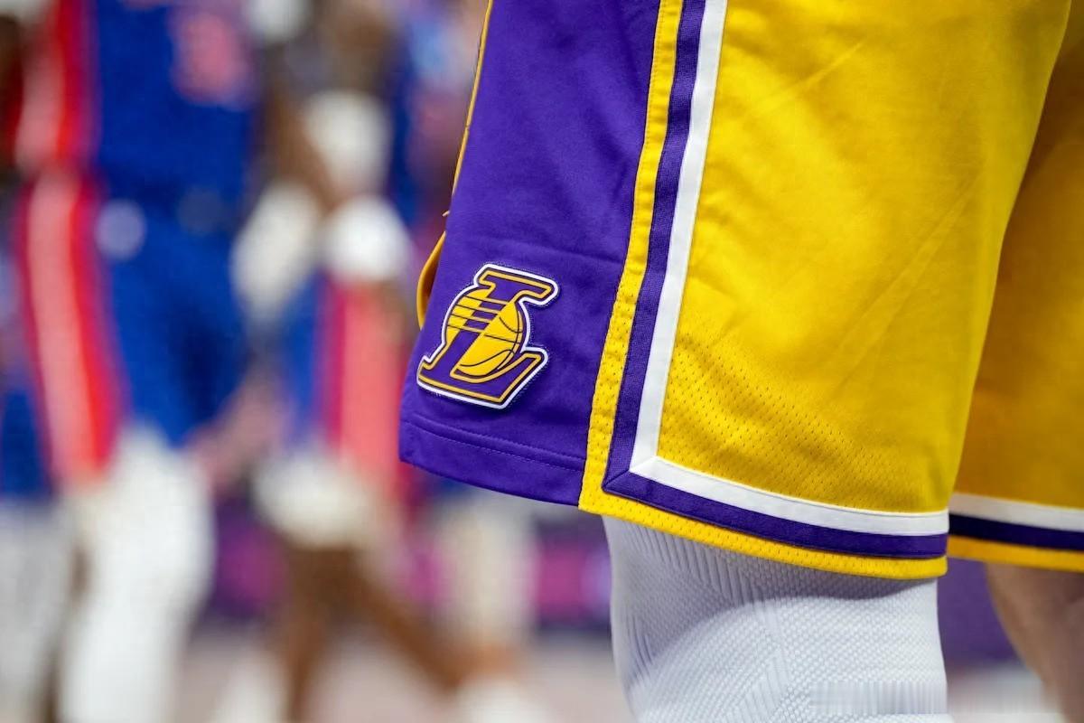 【ESPN：湖人开启商务部门重大改革，裁员重组，全力加码竞技层面】据ESPN知名