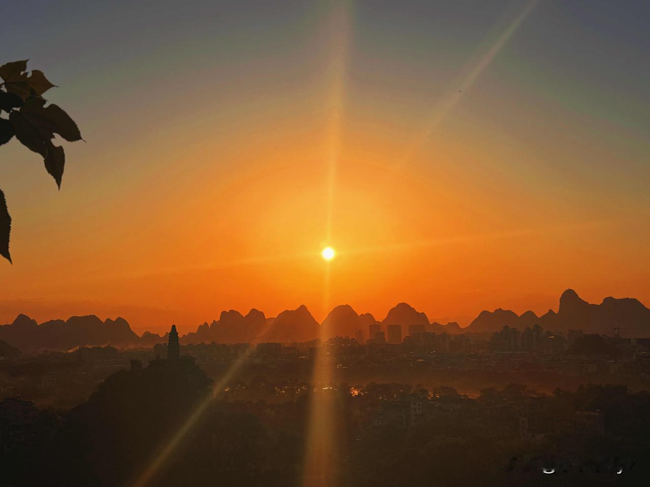 我的假期综合症又来了…
五天小长假的休息给我整不会了，怎么又要上班了，为上班而发