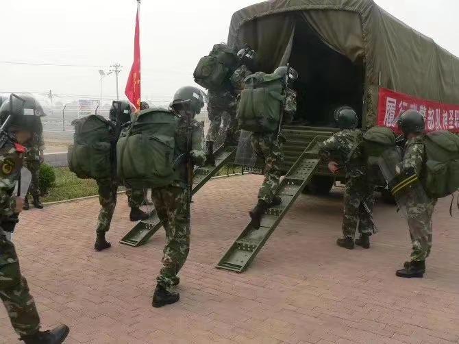 致敬军营里我们不一样的青春 那些穿迷彩的日子节日快乐