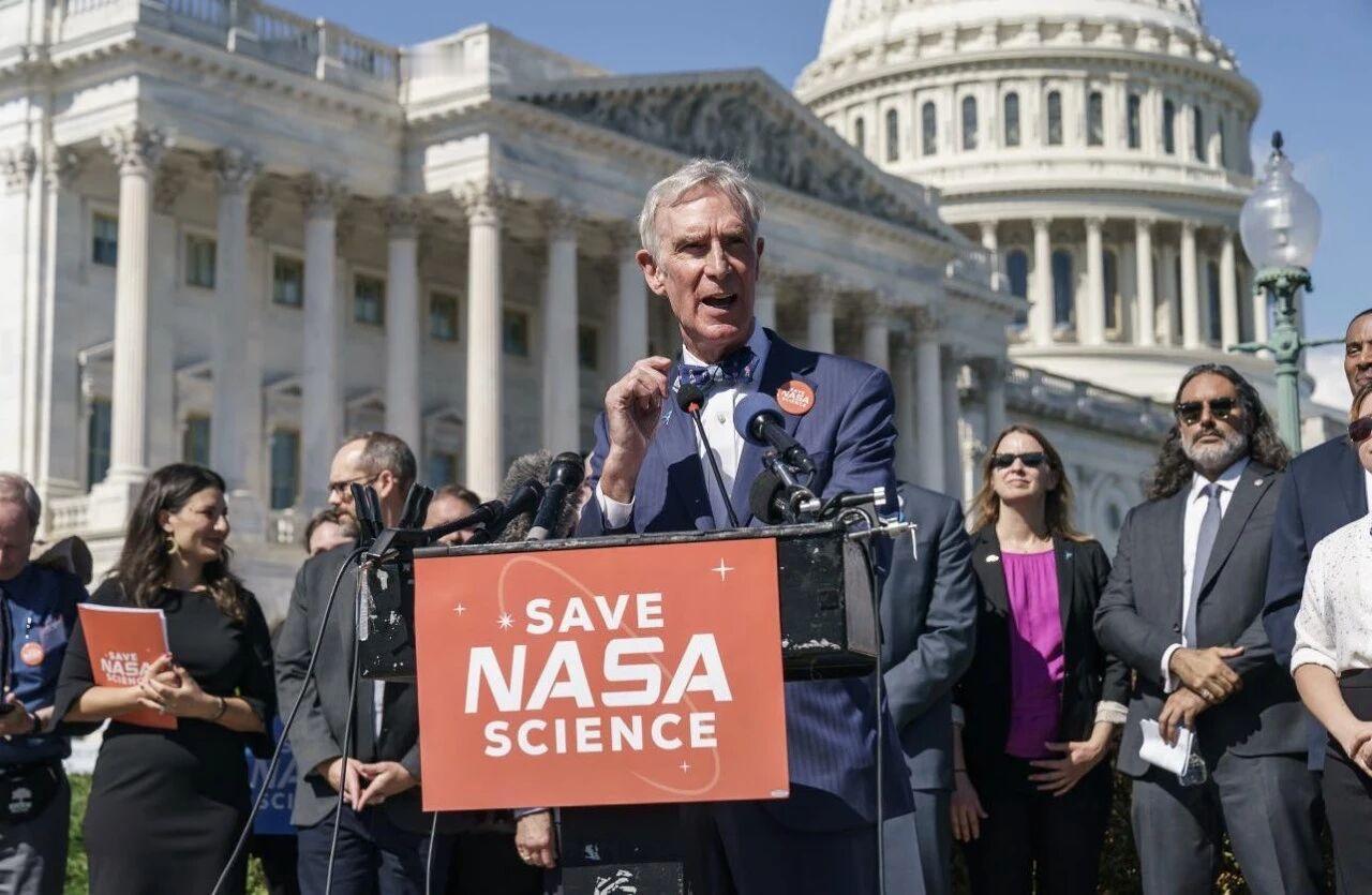 超过100名行星学会成员周一赴国会山，游说国会阻止削减美国国家航空航天局科研预算