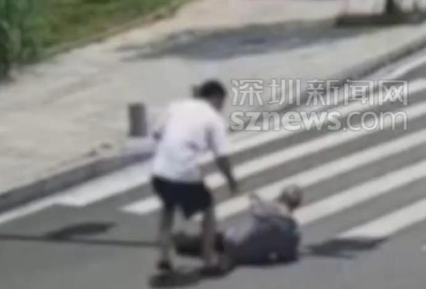 “不是你撞的你为什么要管？”
 
宁夏彭阳，一男子行车途中，看见开三轮农用车的老