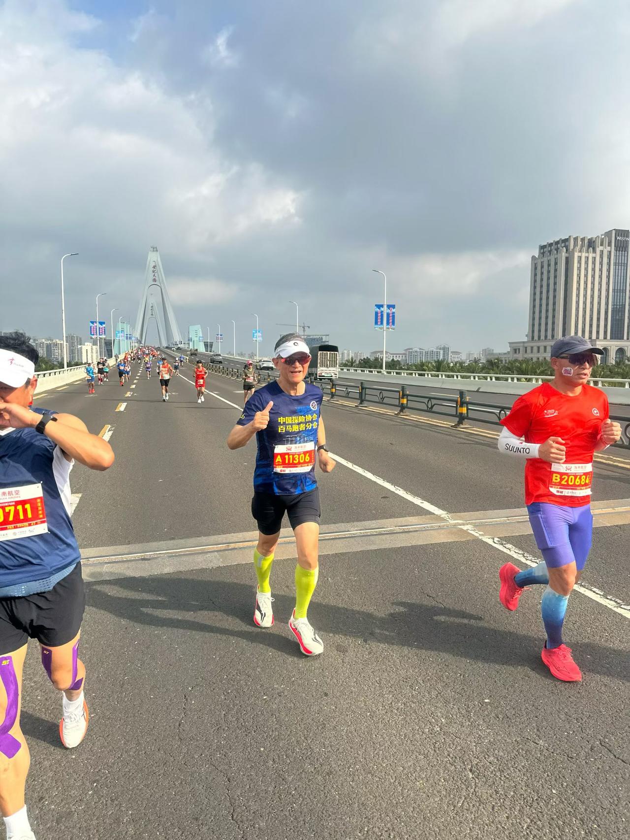 我喜欢海南，但来海南跑马拉松除了儋州外，像海口、三亚是办办停停，琼海博鳌马拉松已