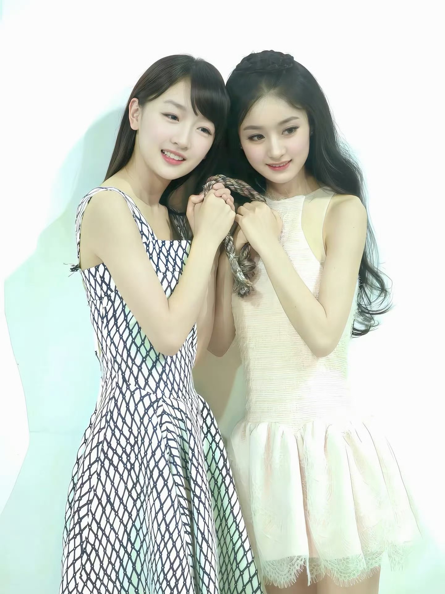 【周冬雨 赵丽颖】小猫小兔 ◍˃ᵕ˂◍  cr 没有猫饼 