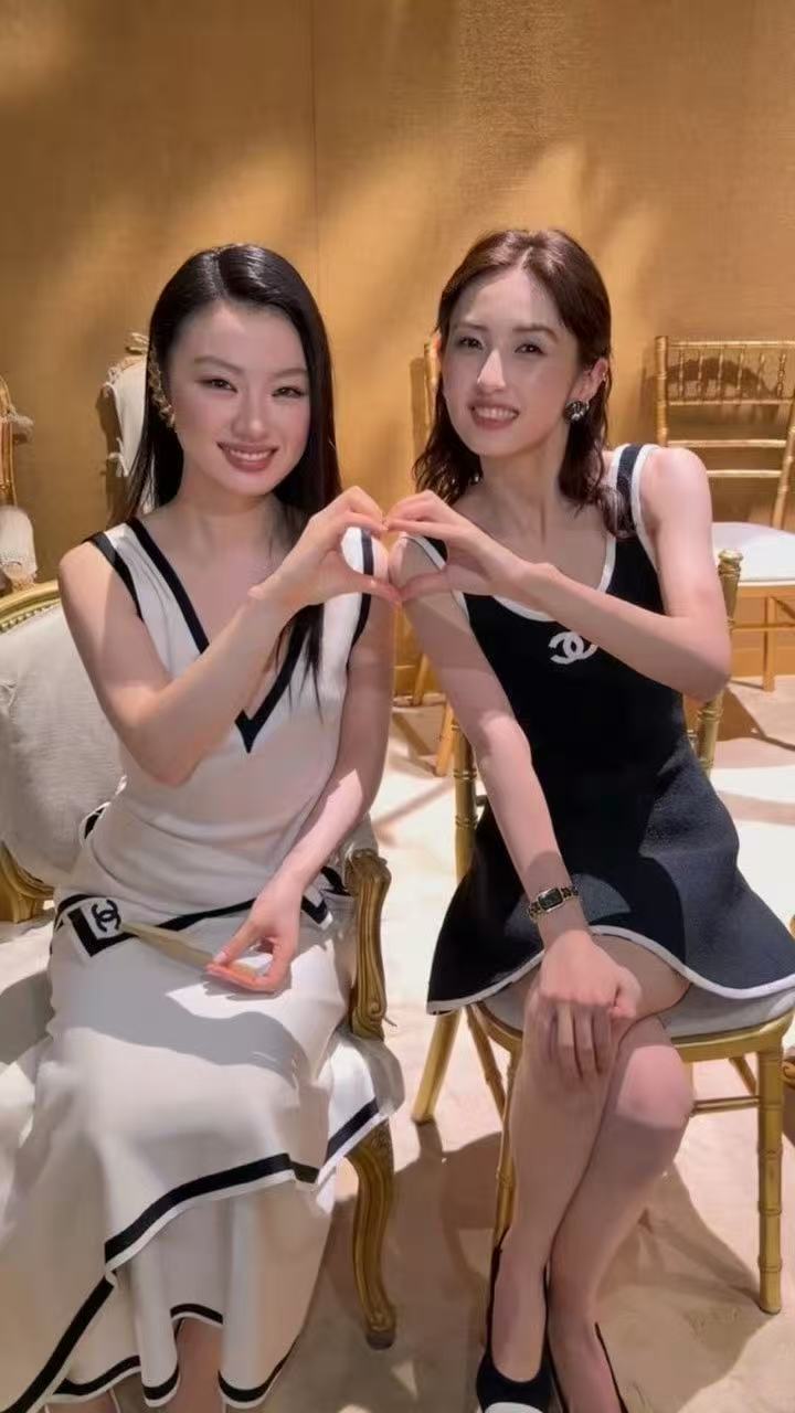 张子枫单依纯时装周同框 张子枫单依纯秀场合照 张子枫单依纯时装周同框 