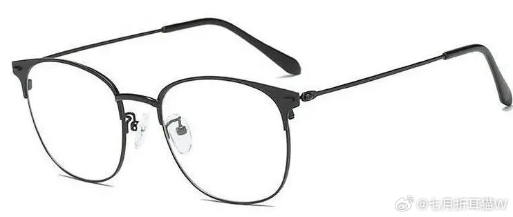 眼镜镜片标价799元进价仅15元眼镜真的是暴利，戴眼镜本来就难受，价格还这么贵，